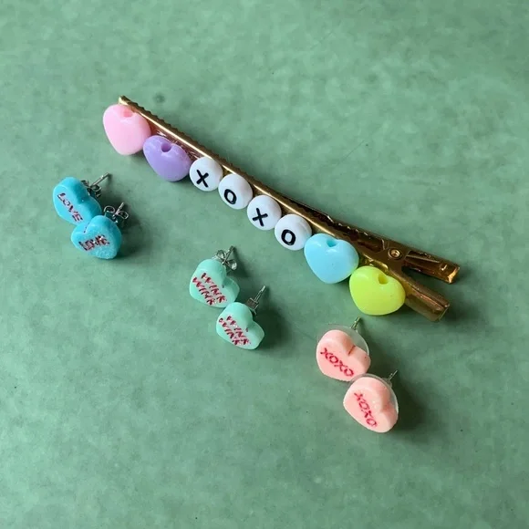 3 pairs of earrings 1 hair clip colorful heart shaped - Picture 3 of 3